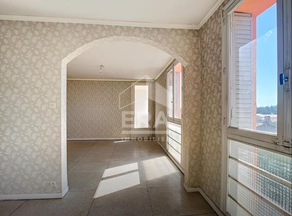 Appartement de type 4 avec cave privative dans une résidence fermée