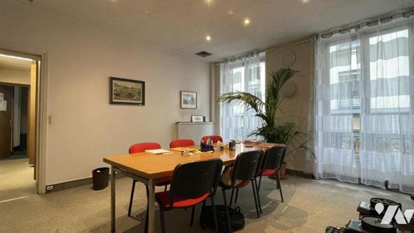 Paris 9e - Rue La Fayette - local commercial 120m²