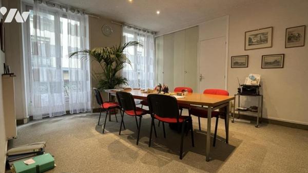 Paris 9e - Rue La Fayette - local commercial 120m²