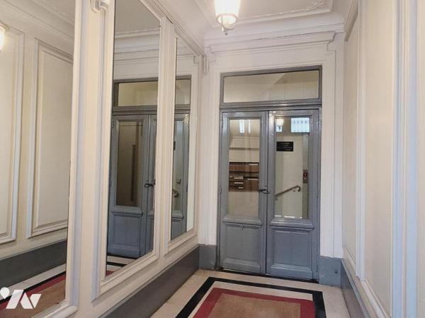 Paris 9e - Rue La Fayette - local commercial 120m²