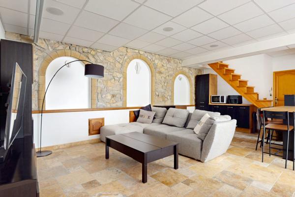 Maison
         3 pièces
        - 90 m² Exclusivité 229 000 € *