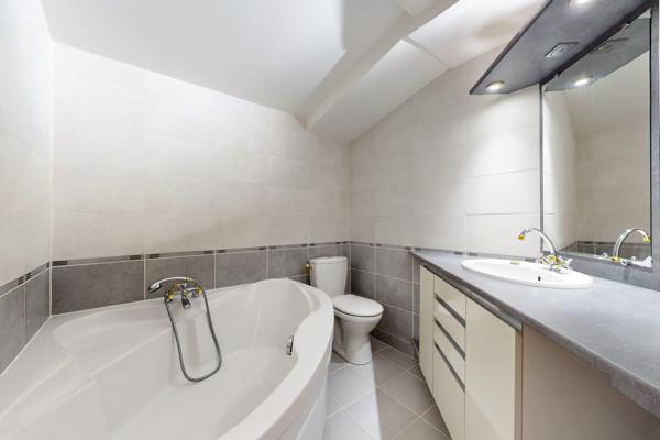 Maison
         3 pièces
        - 90 m² Exclusivité 229 000 € *