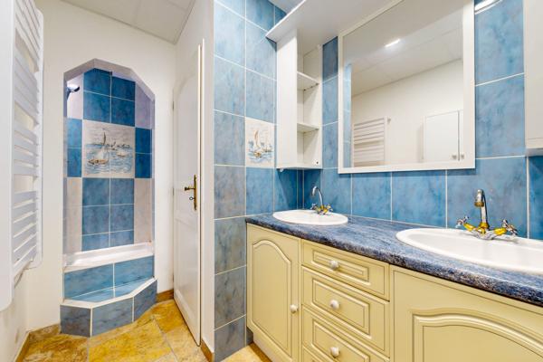 Maison
         3 pièces
        - 90 m² Exclusivité 229 000 € *
