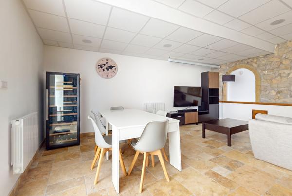 Maison
         3 pièces
        - 90 m² Exclusivité 229 000 € *