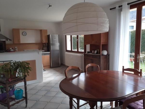 Appartement de charme en rez-de-chaussée avec jardin privatif et garage