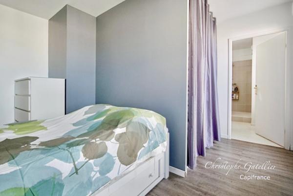 Dpt Yvelines (78), à vendre TRAPPES appartement T5 (4 chambres - 2 salles de bains) de 106,59 m² et terrasse 93 m²