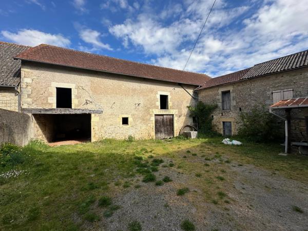 Vente                                                      Maison de village
                        
                     4 pièces                      115 m2                     à Joussé