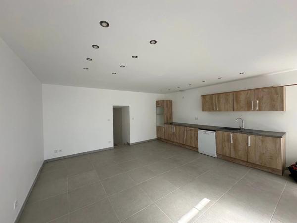 Vente                                                      Maison de village
                        
                     4 pièces                      115 m2                     à Joussé