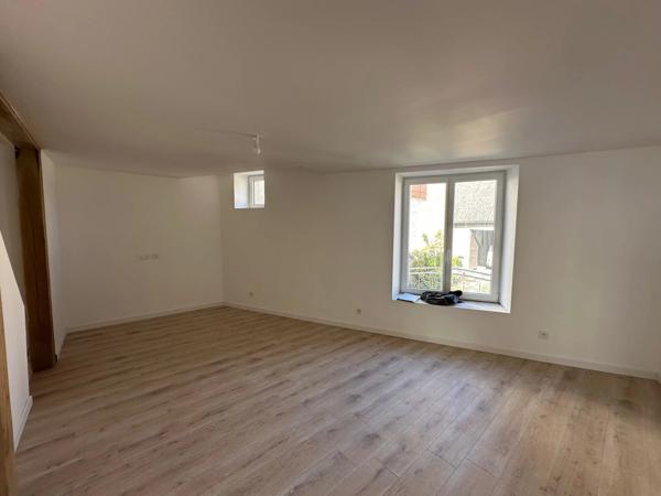 Vente                                                      Maison de village
                        
                     4 pièces                      115 m2                     à Joussé