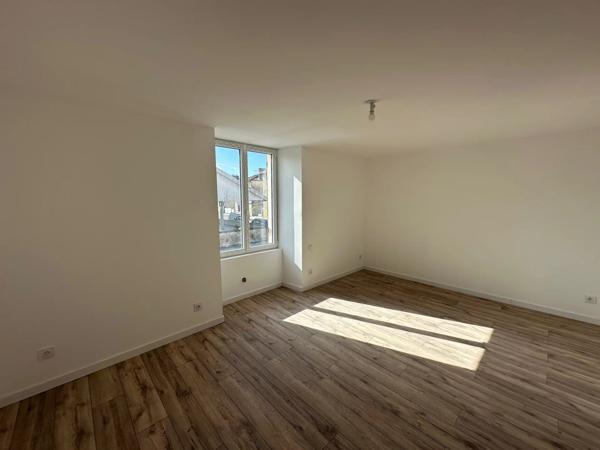 Vente                                                      Maison de village
                        
                     4 pièces                      115 m2                     à Joussé