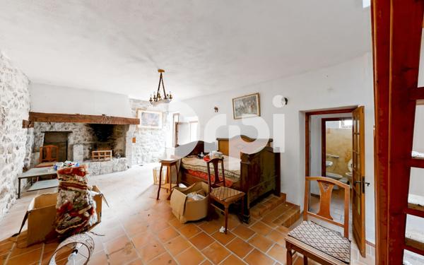 Maison à vendre    7 pièces •  Ruoms