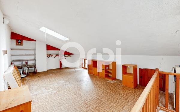 Maison à vendre    7 pièces •  Ruoms