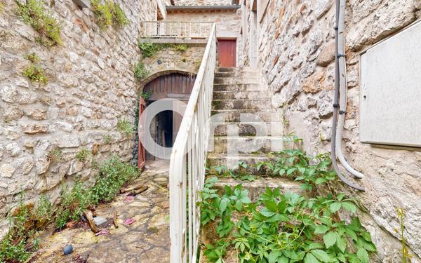 Maison à vendre    7 pièces •  Ruoms