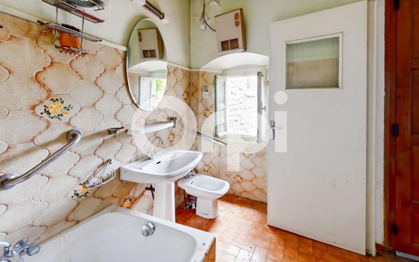 Maison à vendre    7 pièces •  Ruoms