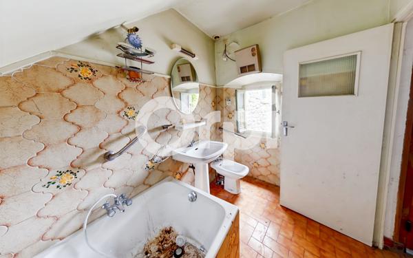 Maison à vendre    7 pièces •  Ruoms