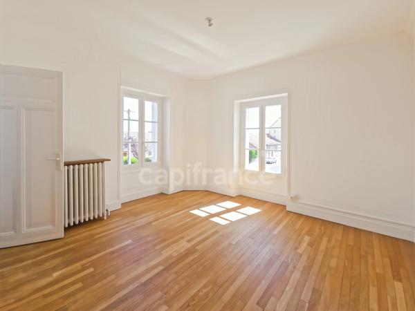 Maison de ville à vendre avec jardin et parking