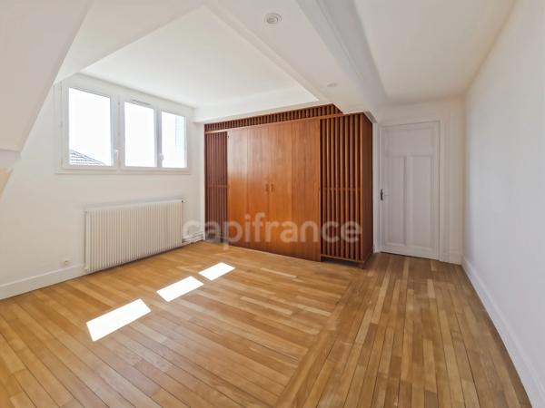 Maison de ville à vendre avec jardin et parking