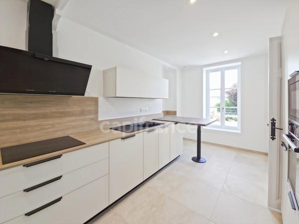 Maison de ville à vendre avec jardin et parking