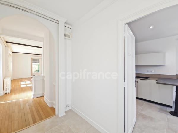 Maison de ville à vendre avec jardin et parking