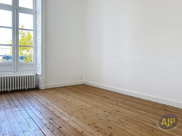 Appartement à louer Chateaubriant : 4 pièces, 113m² avec 3 chambre(s) à 800€ - AJP Immobilier Châteaubriant