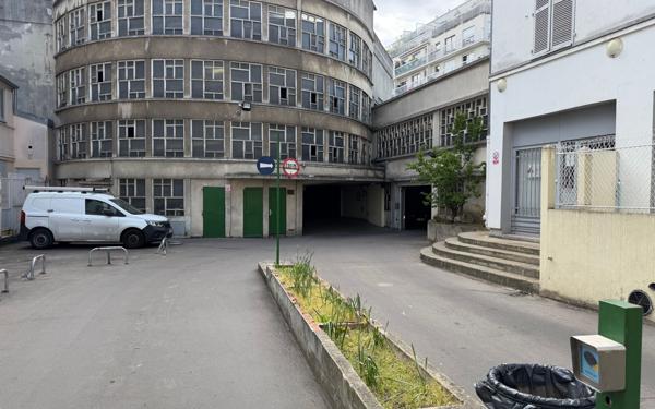 Stationnement à vendre    18 m2 Paris 18