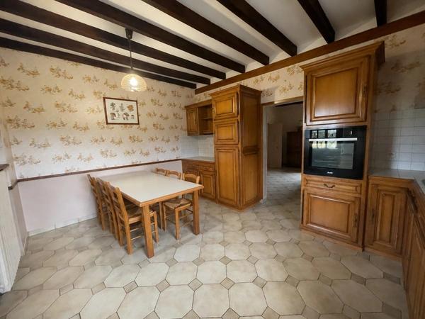 Maison, étang, dépendances, jardin  sur 8853 m2 de parcelle
