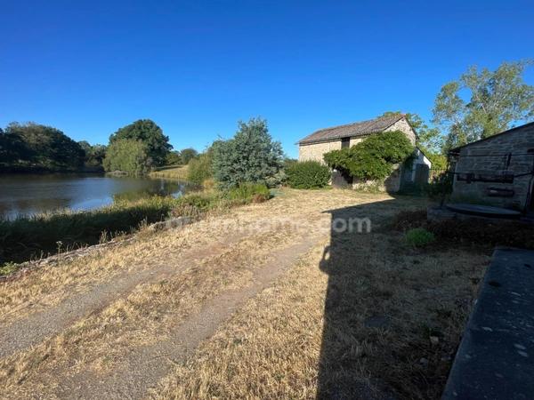 Maison, étang, dépendances, jardin  sur 8853 m2 de parcelle