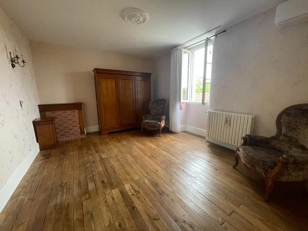 Maison, étang, dépendances, jardin  sur 8853 m2 de parcelle