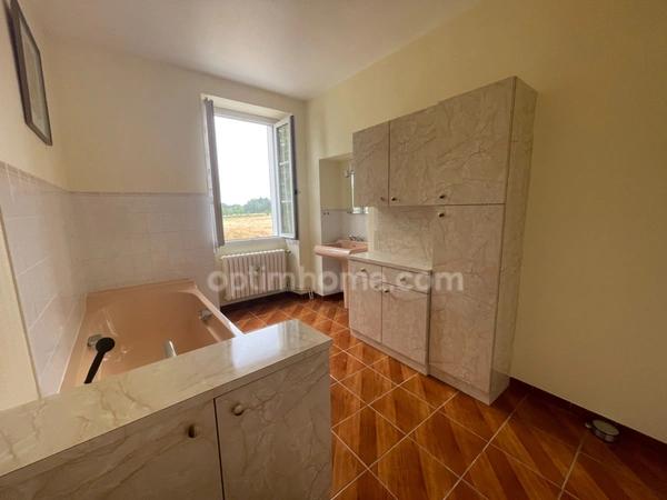 Maison, étang, dépendances, jardin  sur 8853 m2 de parcelle