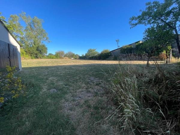 Maison, étang, dépendances, jardin  sur 8853 m2 de parcelle