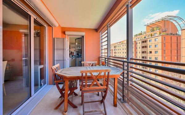 Appartement T3 de 95 m² avec terrasse et possibilité garage – Lyon 6 Cité Internationale