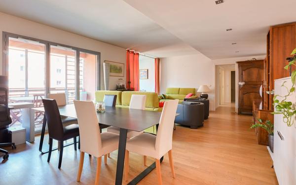 Appartement T3 de 95 m² avec terrasse et possibilité garage – Lyon 6 Cité Internationale