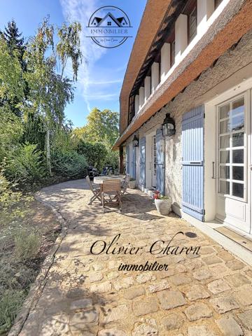 Chaumière 8P de 305m2 utiles sur 1579m2 de terrain avec garage