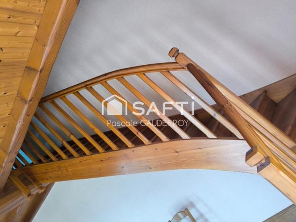 Maison familiale avec beaux volumes et hangar de plus de 160 m² – Chérac, entre Cognac et Chaniers