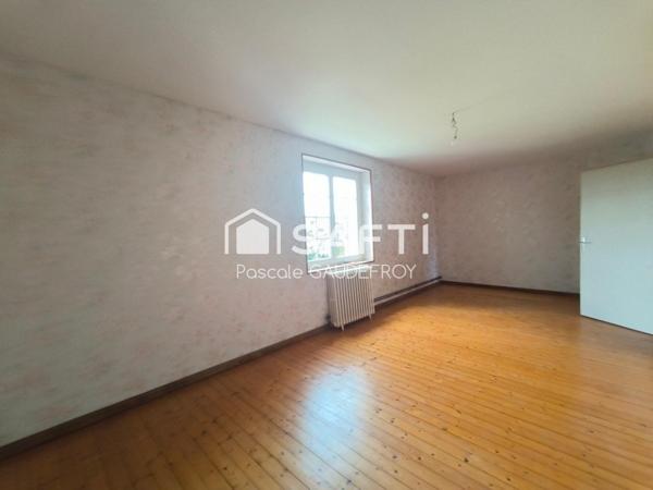 Maison familiale avec beaux volumes et hangar de plus de 160 m² – Chérac, entre Cognac et Chaniers