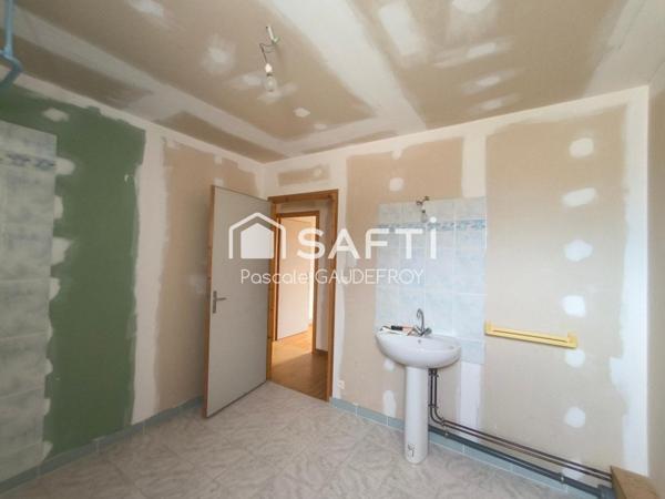 Maison familiale avec beaux volumes et hangar de plus de 160 m² – Chérac, entre Cognac et Chaniers