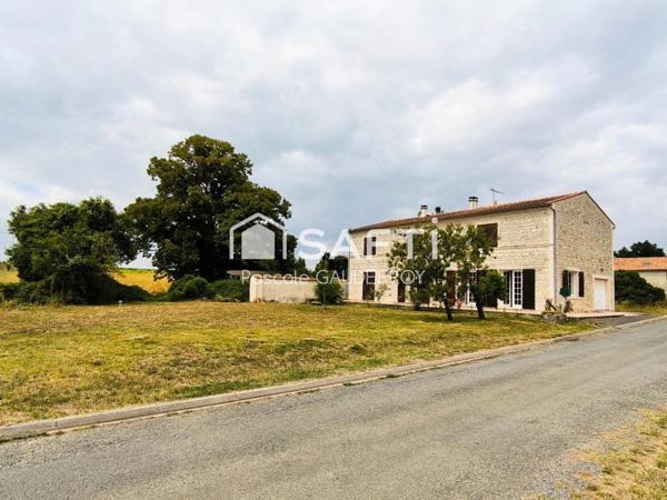 Maison familiale avec beaux volumes et hangar de plus de 160 m² – Chérac, entre Cognac et Chaniers