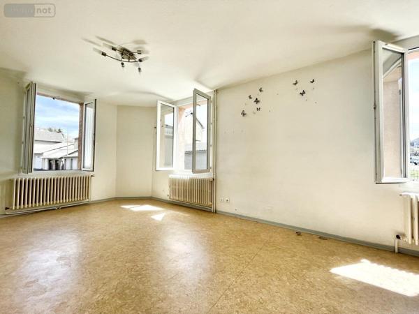 Maison à vendre à Saint-Chély-d'Apcher en Lozère (48200), ref : 48032-223