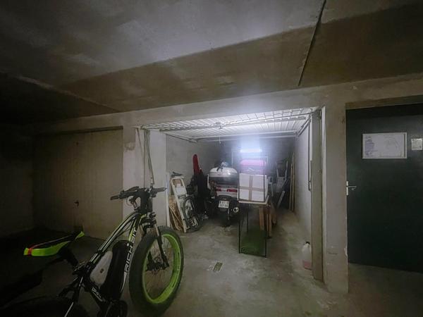 GARAGE FERME EN SOUS SOL