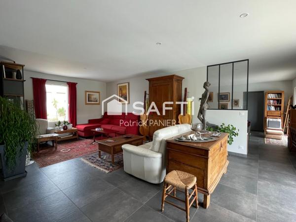 Maison moderne 131 m² avec piscine et terrasse.