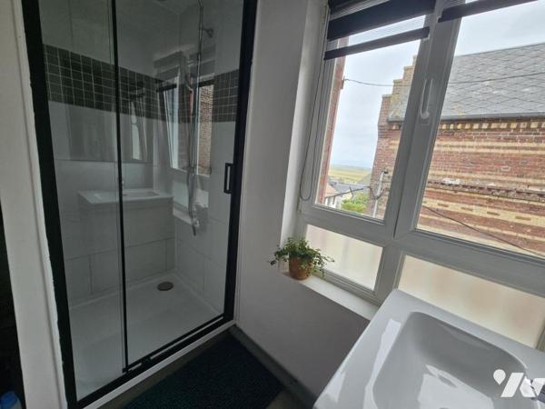 APPARTEMENT au dernier etage de la copro FACE MER