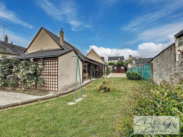MONTVAL SUR LOIR (72500)centre ville, maison plain-pied à vendre T4 avec garage sur parcelle de 315 m²