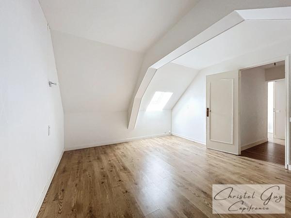 MONTVAL SUR LOIR (72500)centre ville, maison plain-pied à vendre T4 avec garage sur parcelle de 315 m²