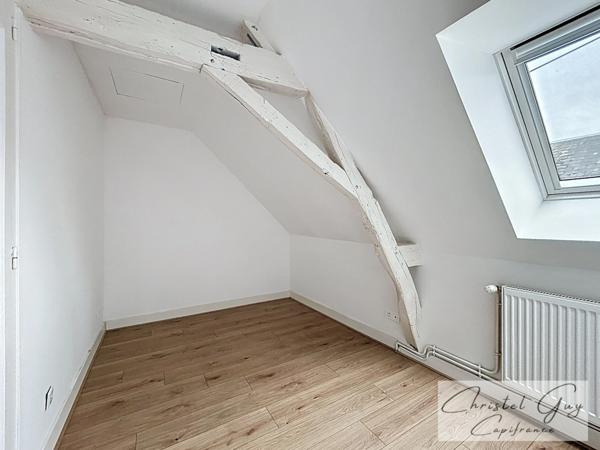 MONTVAL SUR LOIR (72500)centre ville, maison plain-pied à vendre T4 avec garage sur parcelle de 315 m²