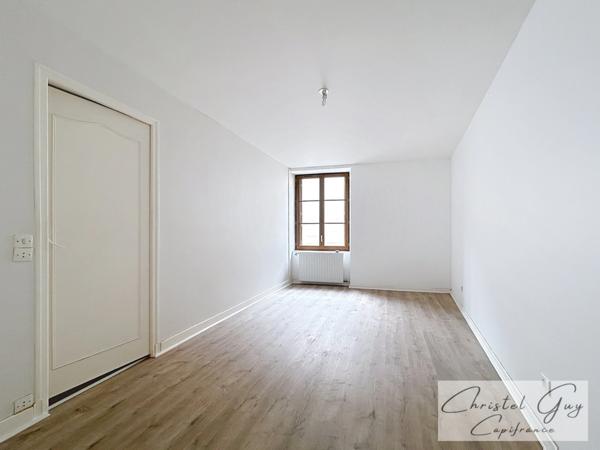 MONTVAL SUR LOIR (72500)centre ville, maison plain-pied à vendre T4 avec garage sur parcelle de 315 m²