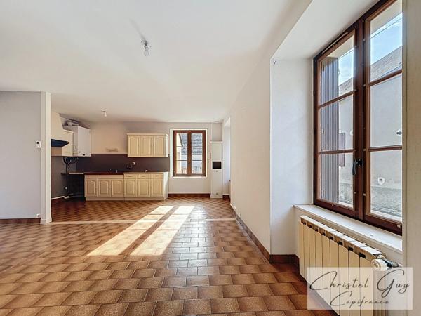 MONTVAL SUR LOIR (72500)centre ville, maison plain-pied à vendre T4 avec garage sur parcelle de 315 m²