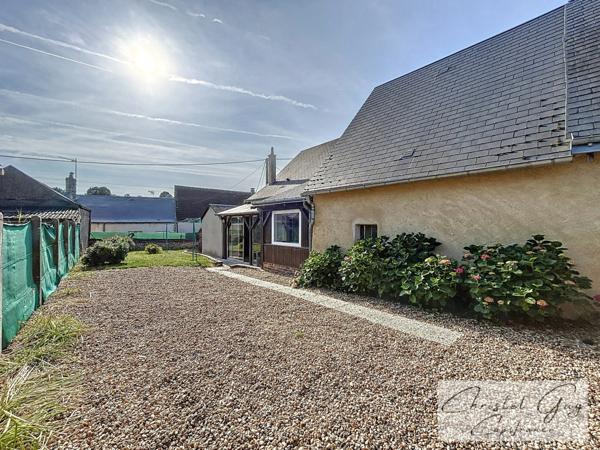 MONTVAL SUR LOIR (72500)centre ville, maison plain-pied à vendre T4 avec garage sur parcelle de 315 m²