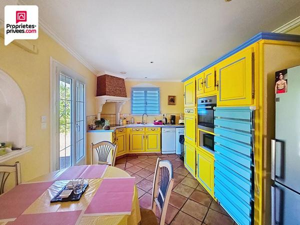 VILLA DE PLAIN PIED D'environ162 m2 avec PISCINE ET TERRAIN PLAT ET CLOS