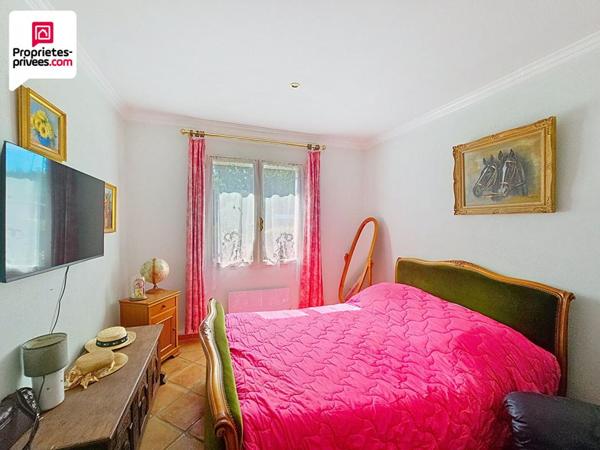 VILLA DE PLAIN PIED D'environ162 m2 avec PISCINE ET TERRAIN PLAT ET CLOS