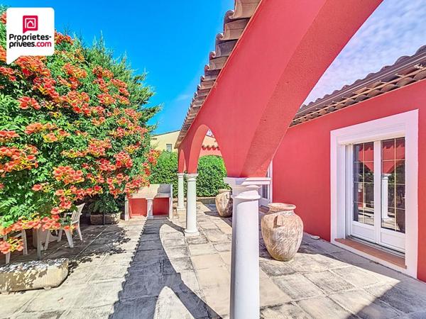 VILLA DE PLAIN PIED D'environ162 m2 avec PISCINE ET TERRAIN PLAT ET CLOS